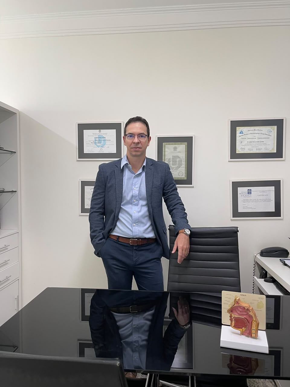 Dr. Paulo Márcio em seu consultório